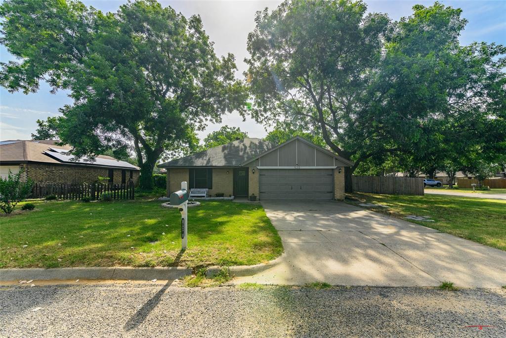Property Photo: 520 Casa Linda Street TX 76058