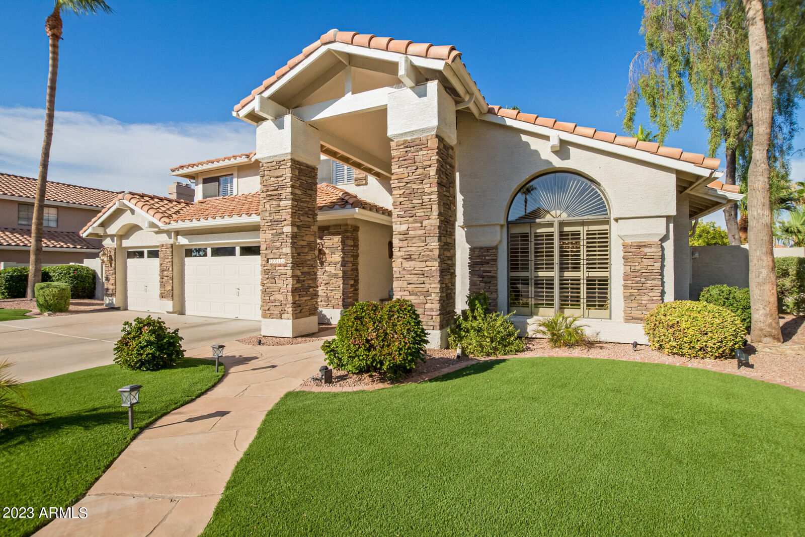 Property Photo:  1011 S Coral Key Court  AZ 85233 