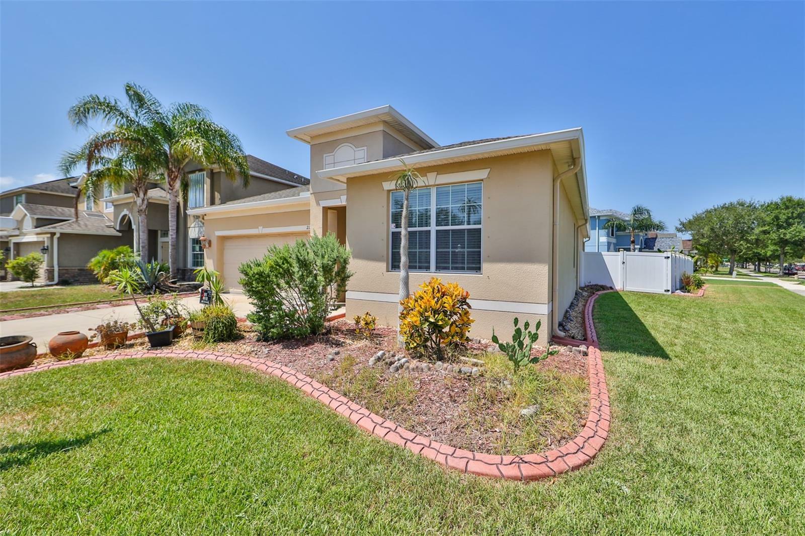 Property Photo:  2130 Roanoke Springs Drive  FL 33570 