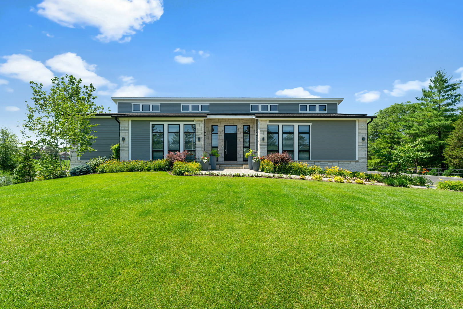 Property Photo:  1120 Roselle Road  IL 60067 