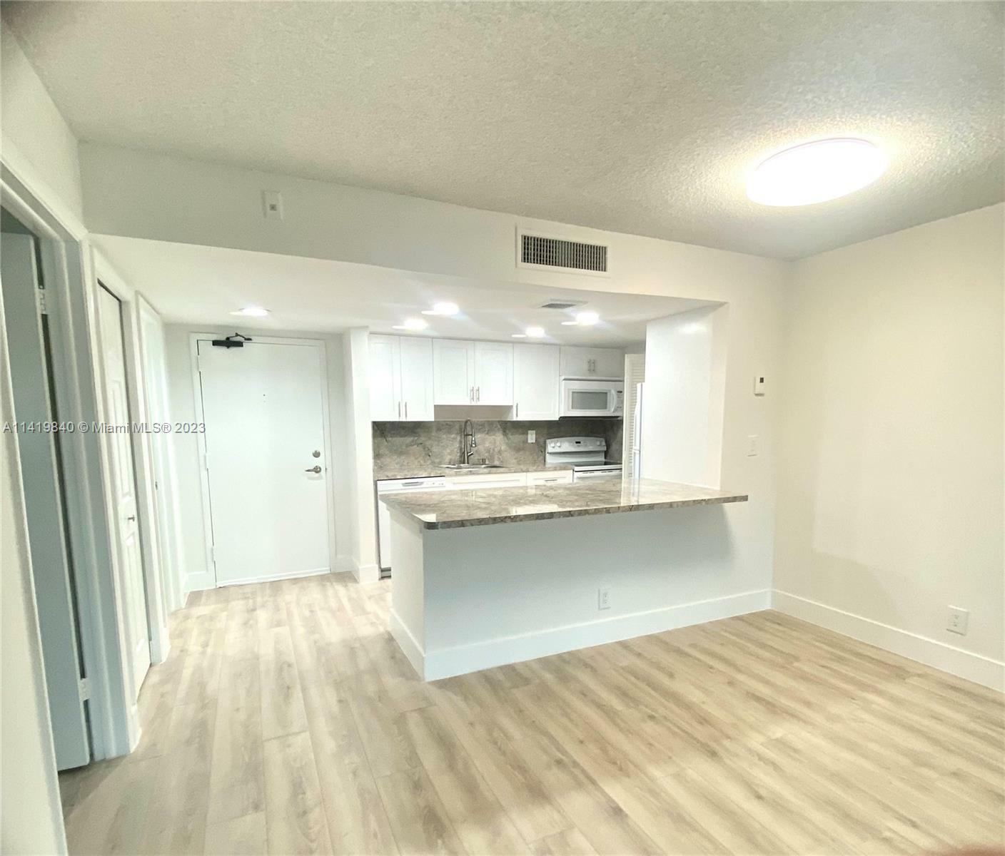 Property Photo:  240 Lakeview Dr 303  FL 33326 