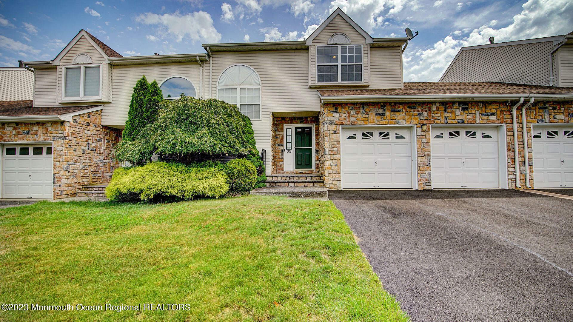 Property Photo:  35 Kingfisher Court  NJ 07746 