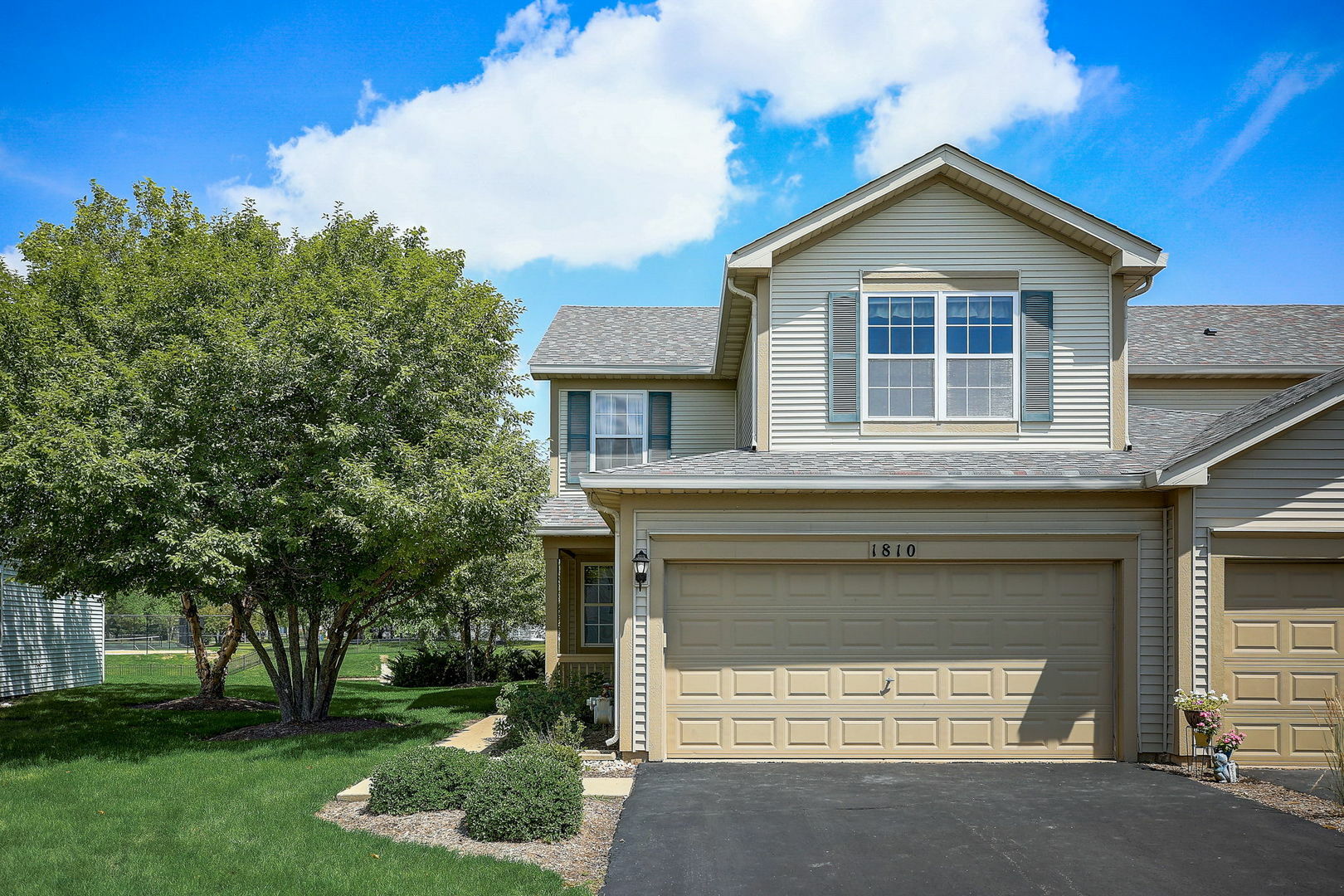 Property Photo:  1810 N Wentworth Circle  IL 60446 