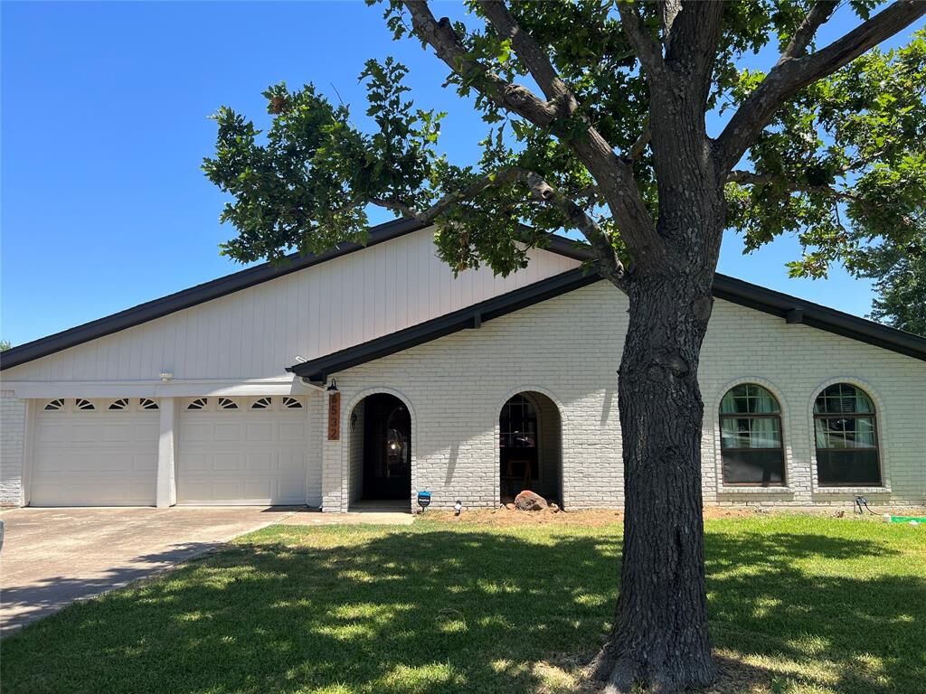 Property Photo: 6532 Sherri Lane TX 76182