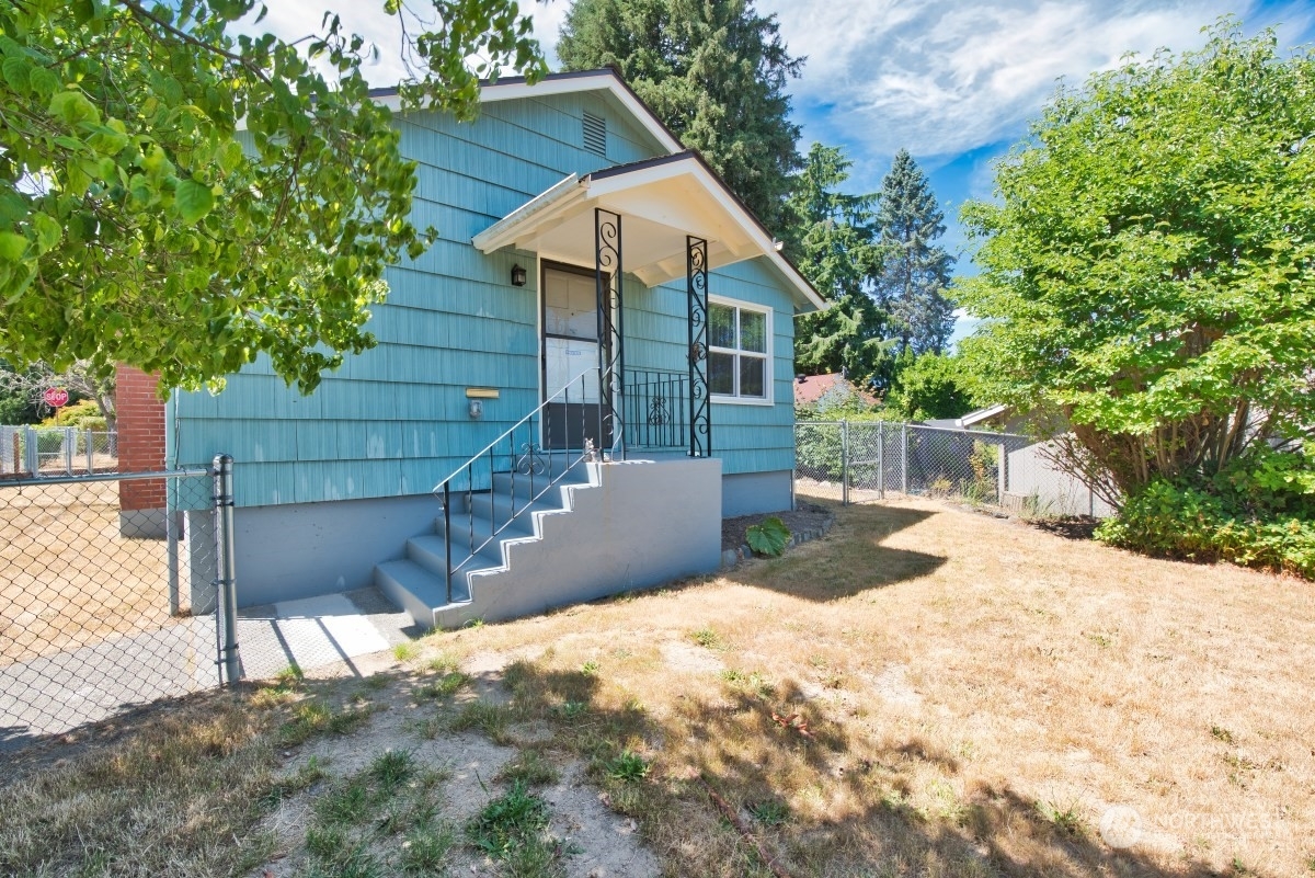 Property Photo:  2906 19th Street  WA 98312 