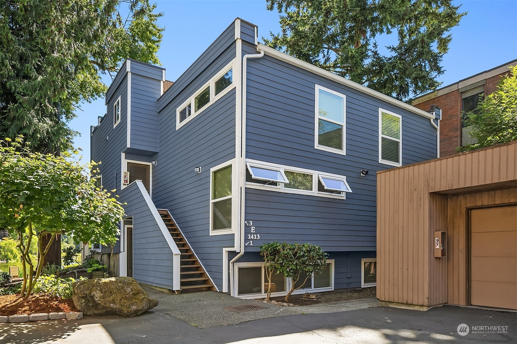 Property Photo:  1409 N 200th Street A6  WA 98133 