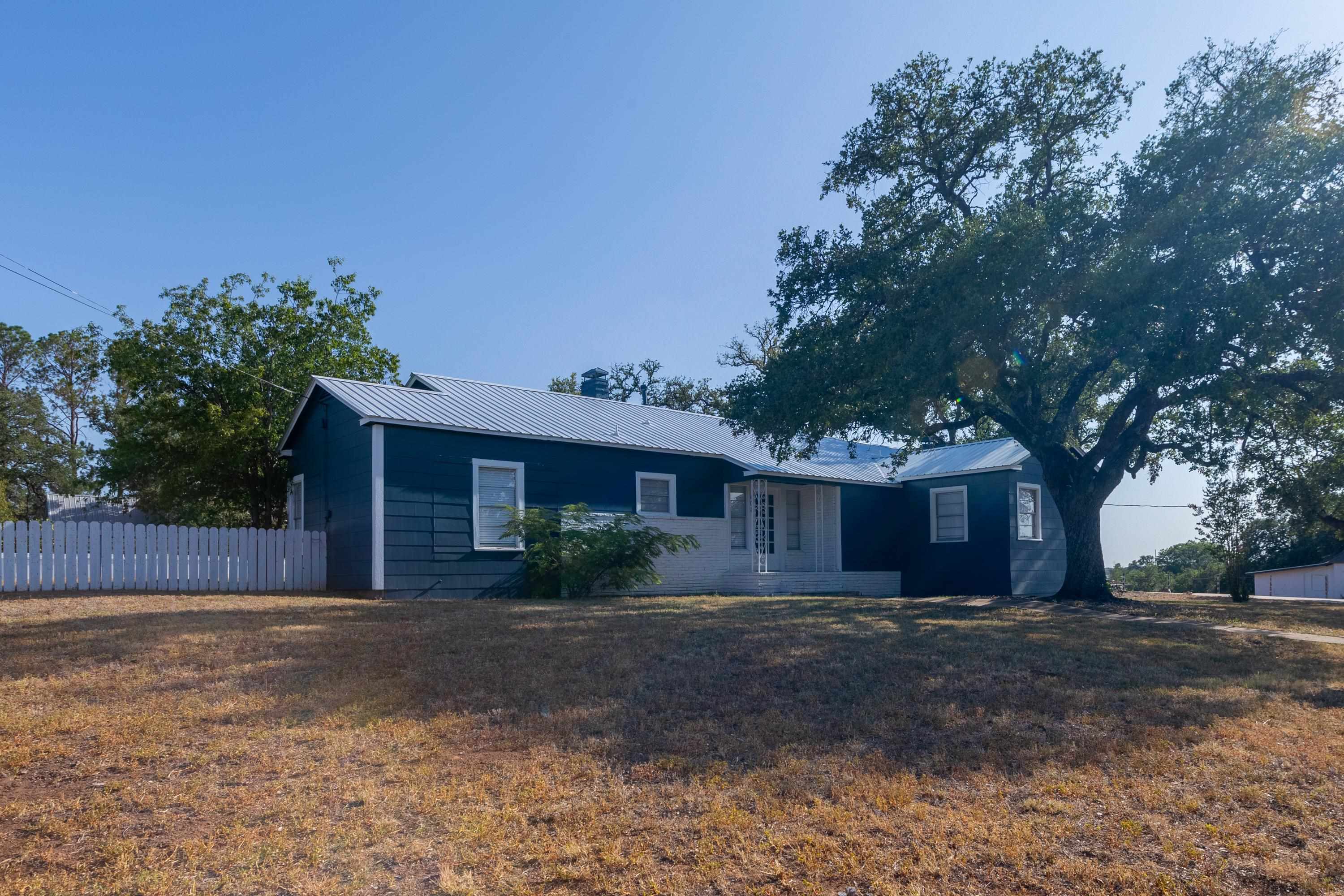 408 E Ellis St  Llano TX 78643 photo
