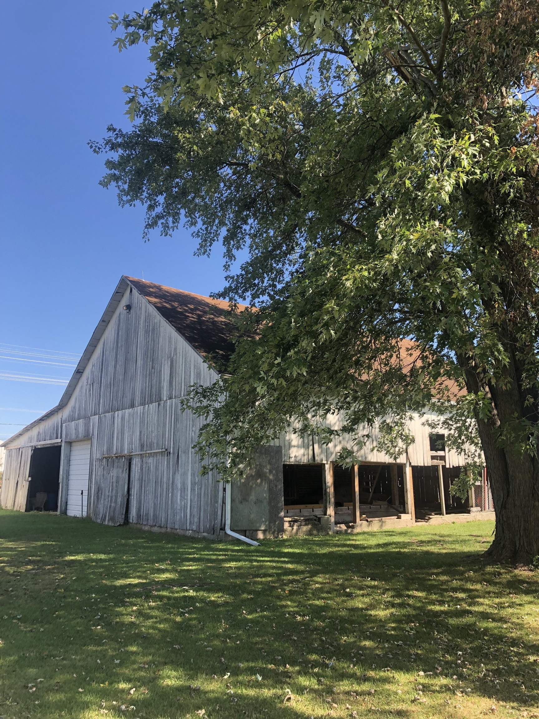 Property Photo: 951 E Worthsville Road IN 46143