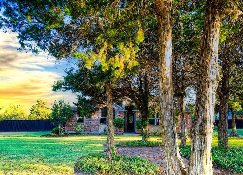 Property Photo:  3640 Mindy Lane  TX 76065 