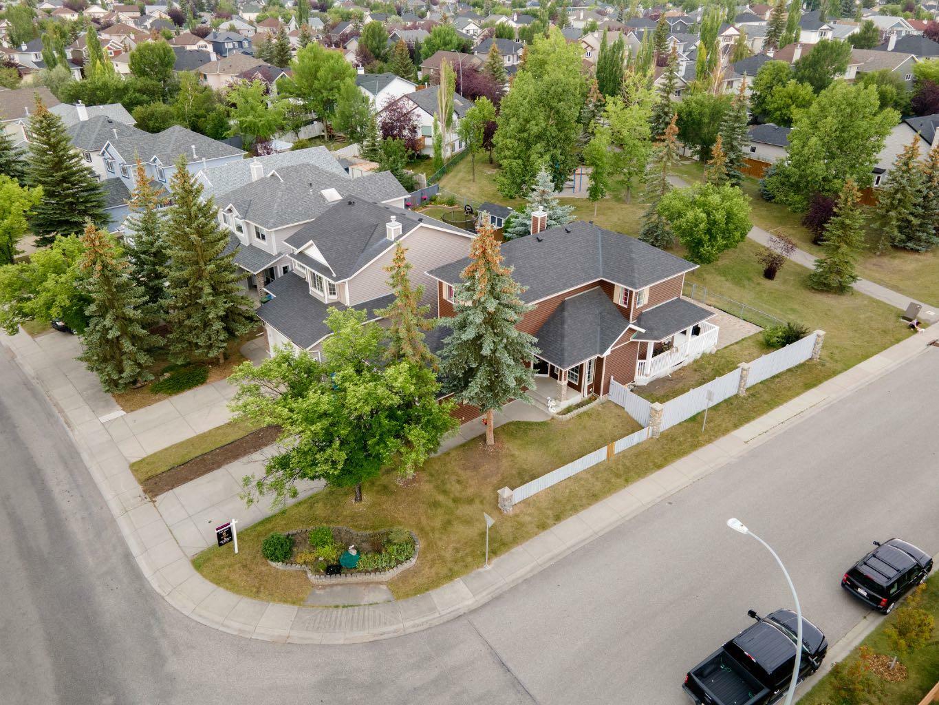 Property Photo: 230 Somerset Drive SW AB T2Y 3K5