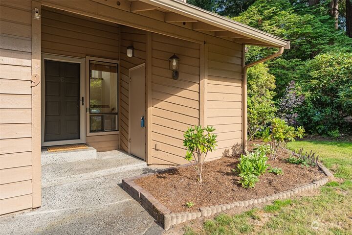 Property Photo:  2407 Princeton Court 9  WA 98229 