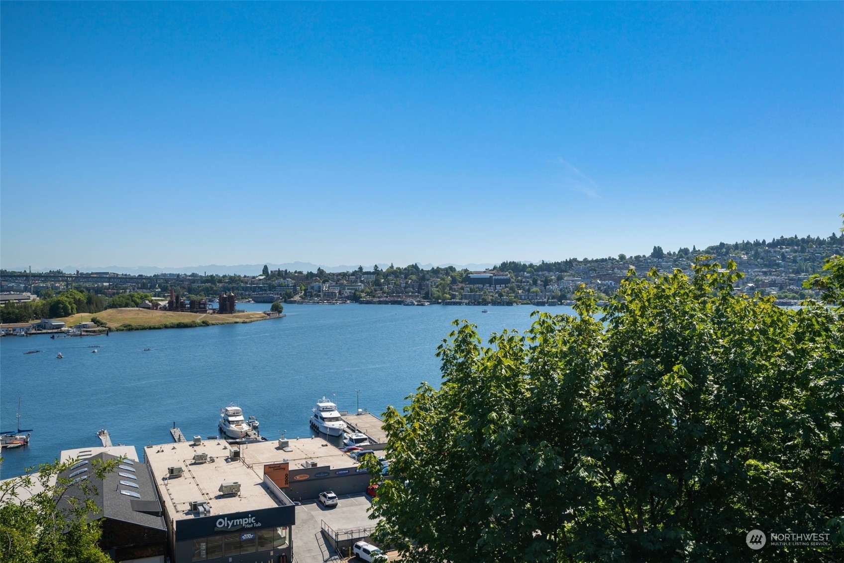 Property Photo:  2500 Dexter Avenue N B  WA 98109 