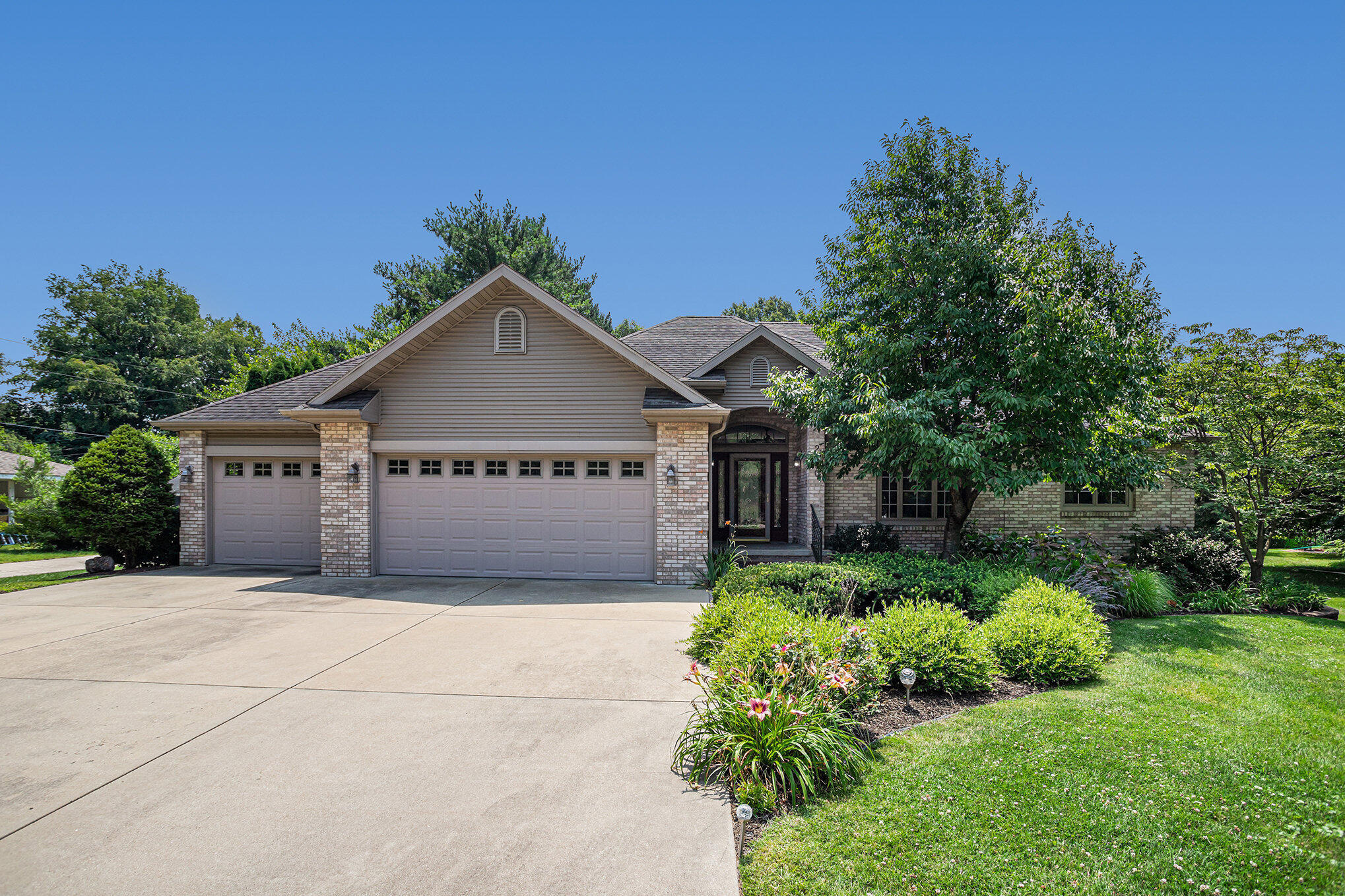 Property Photo: 2060 W Marquette Woods Road MI 49127