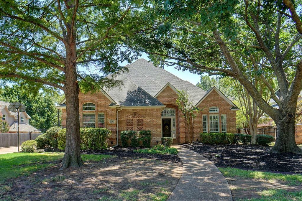 Property Photo: 1301 Houston Court TX 76092