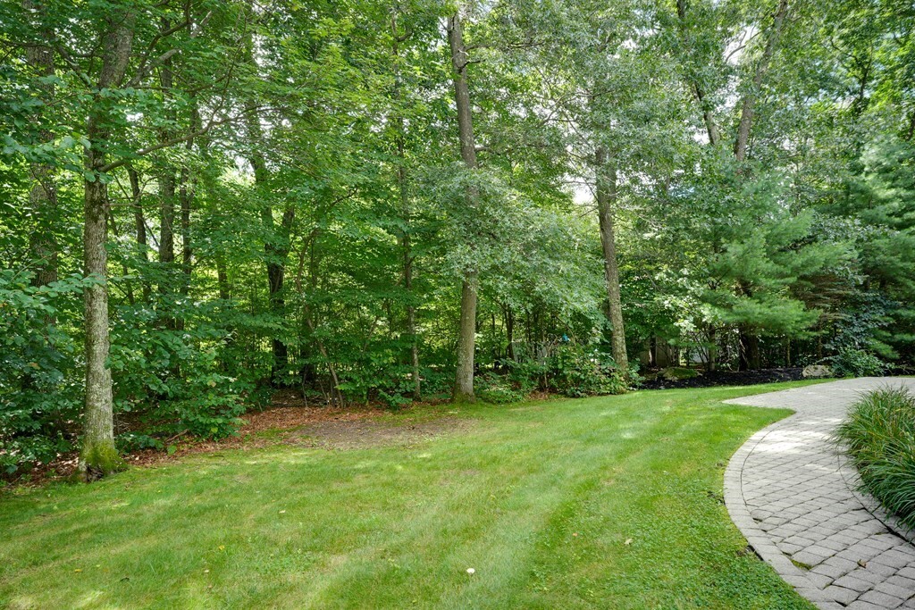 Property Photo: 21 Robin Dr MA 01536