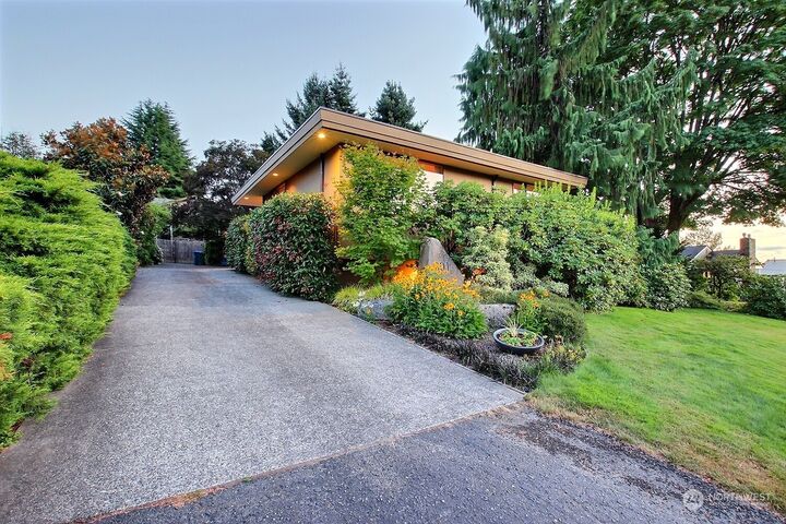 Property Photo: 801 N 32nd Street WA 98056