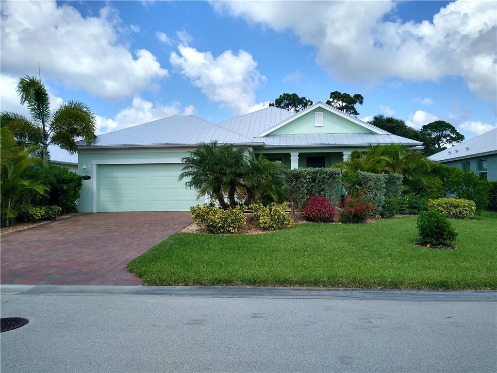 Property Photo:  271 11th Square SW  FL 32962 