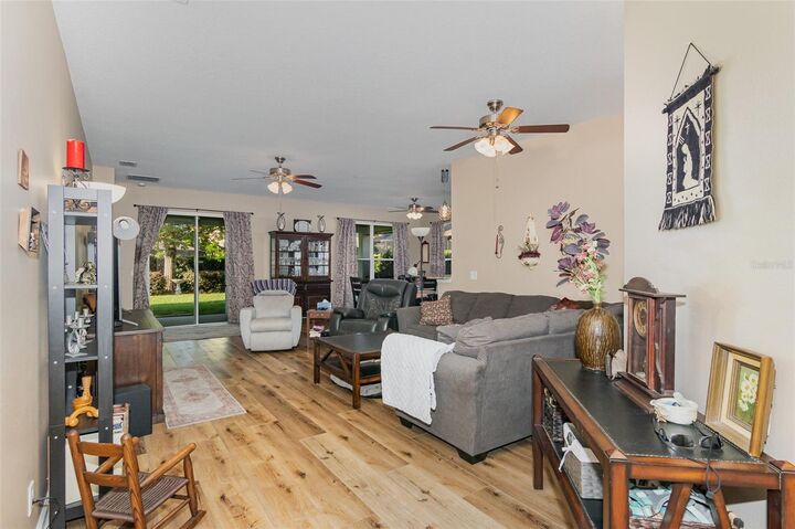 Property Photo:  204 Wellisford Way  FL 32724 