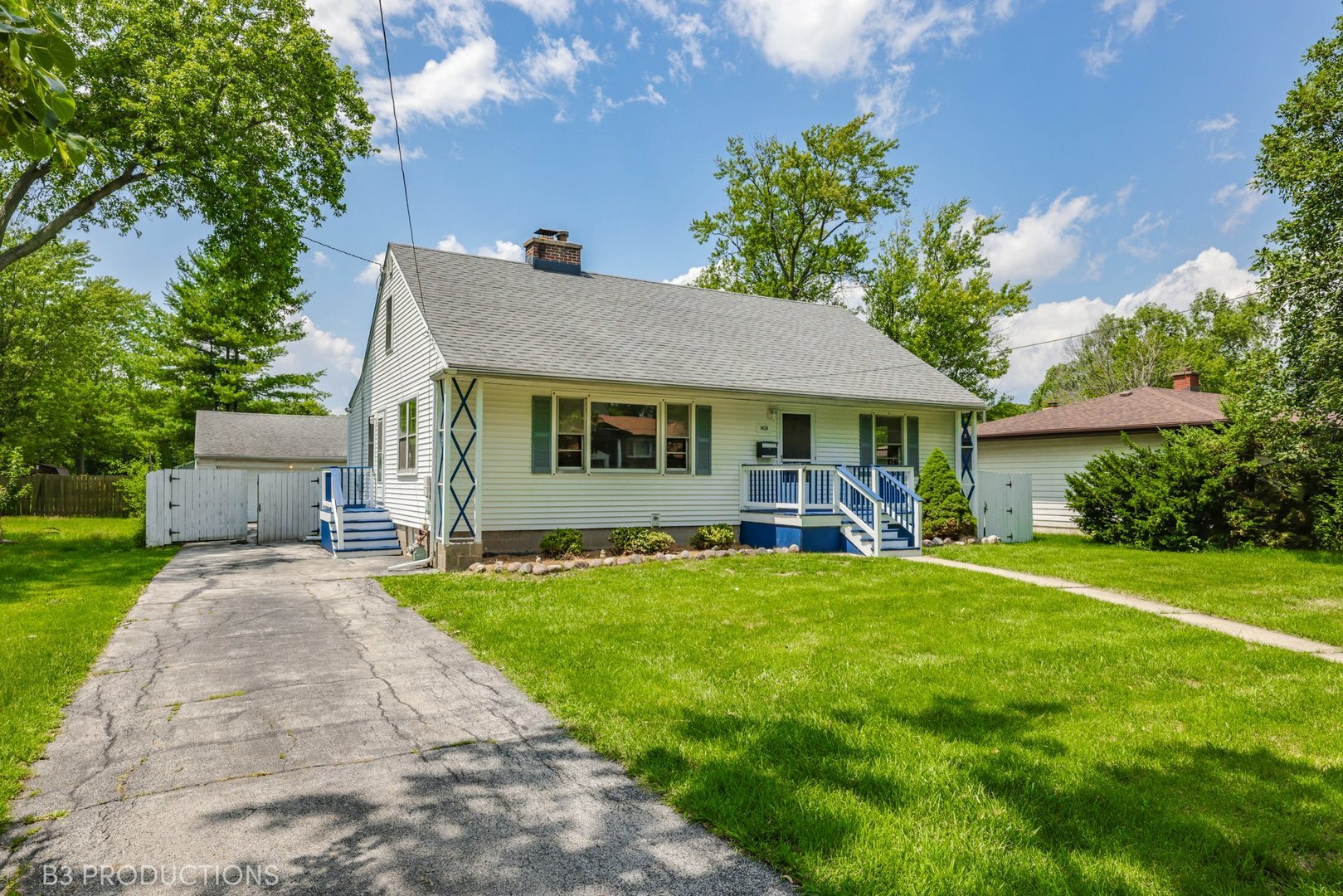 Property Photo: 1424 Vincennes Street IL 60417
