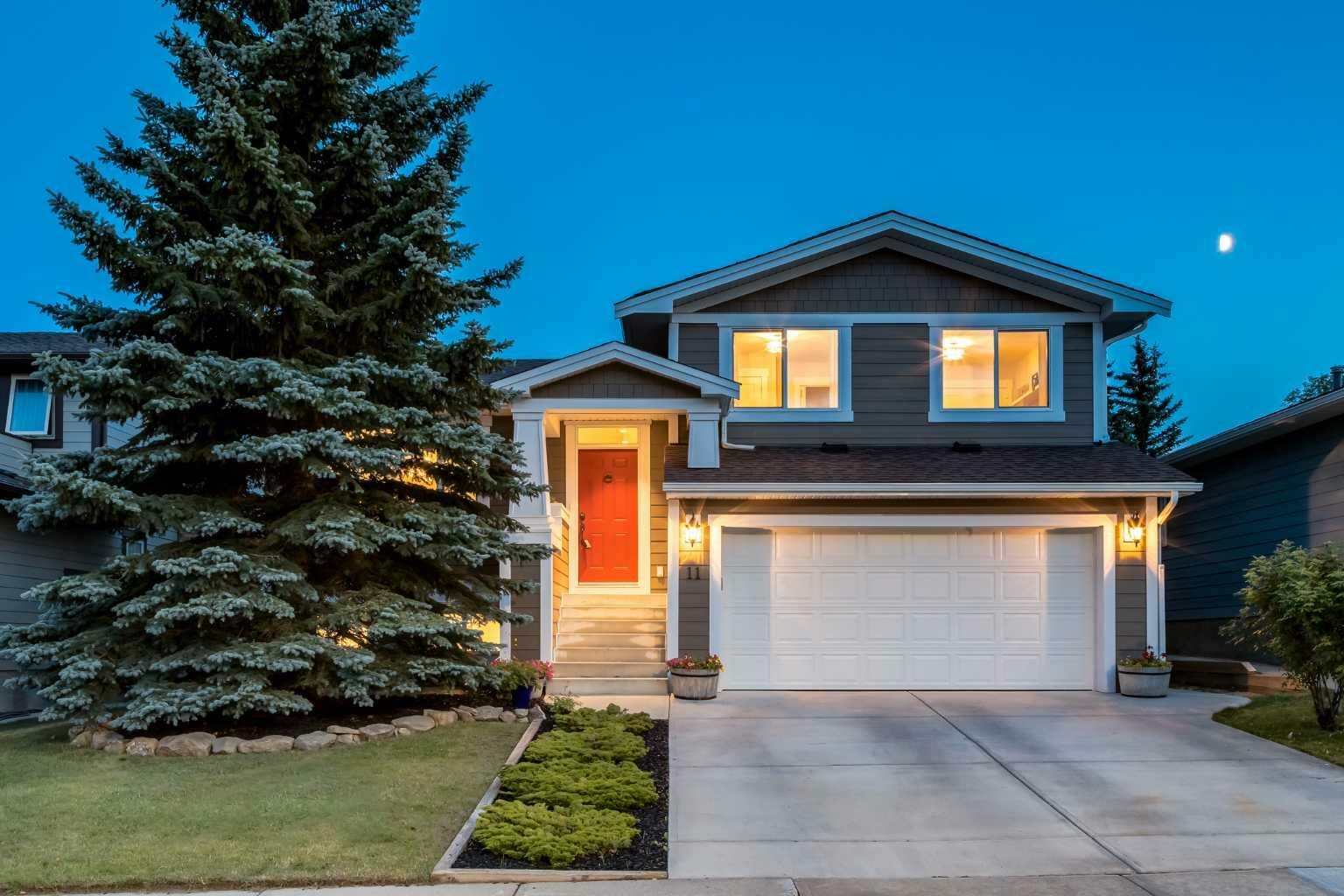Property Photo: 11 Woodbrook Road SW AB T2W 4M5