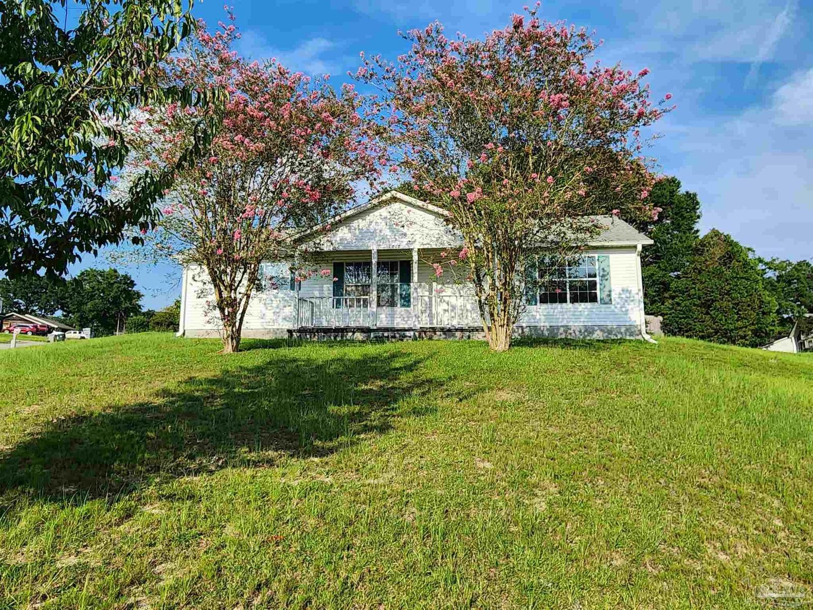 Property Photo:  1010 Waterford Ln  FL 32514 