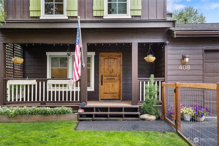 Property Photo: 408 W 2nd Street WA 98922