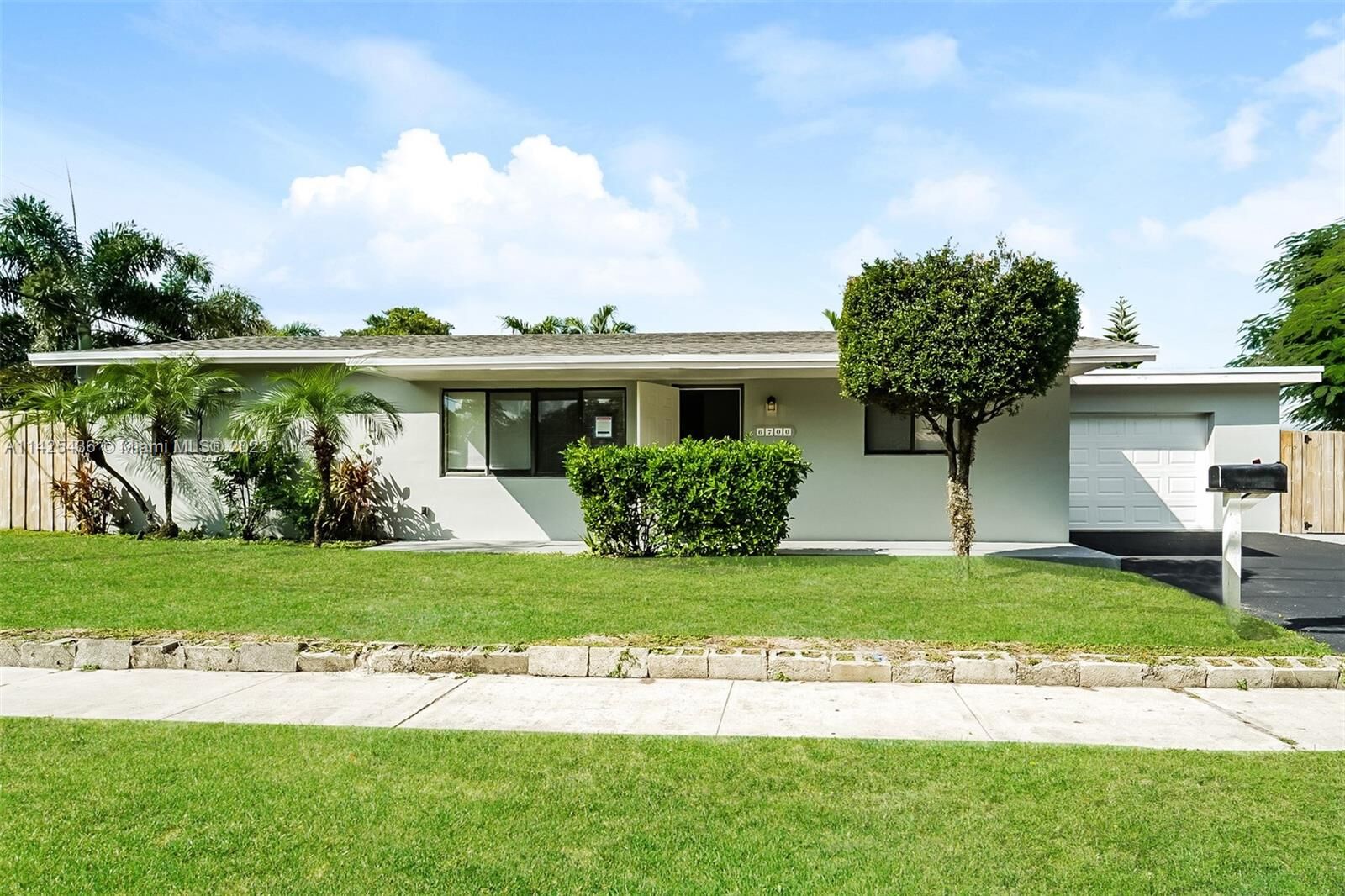 Property Photo:  6700 Douglas St  FL 33024 