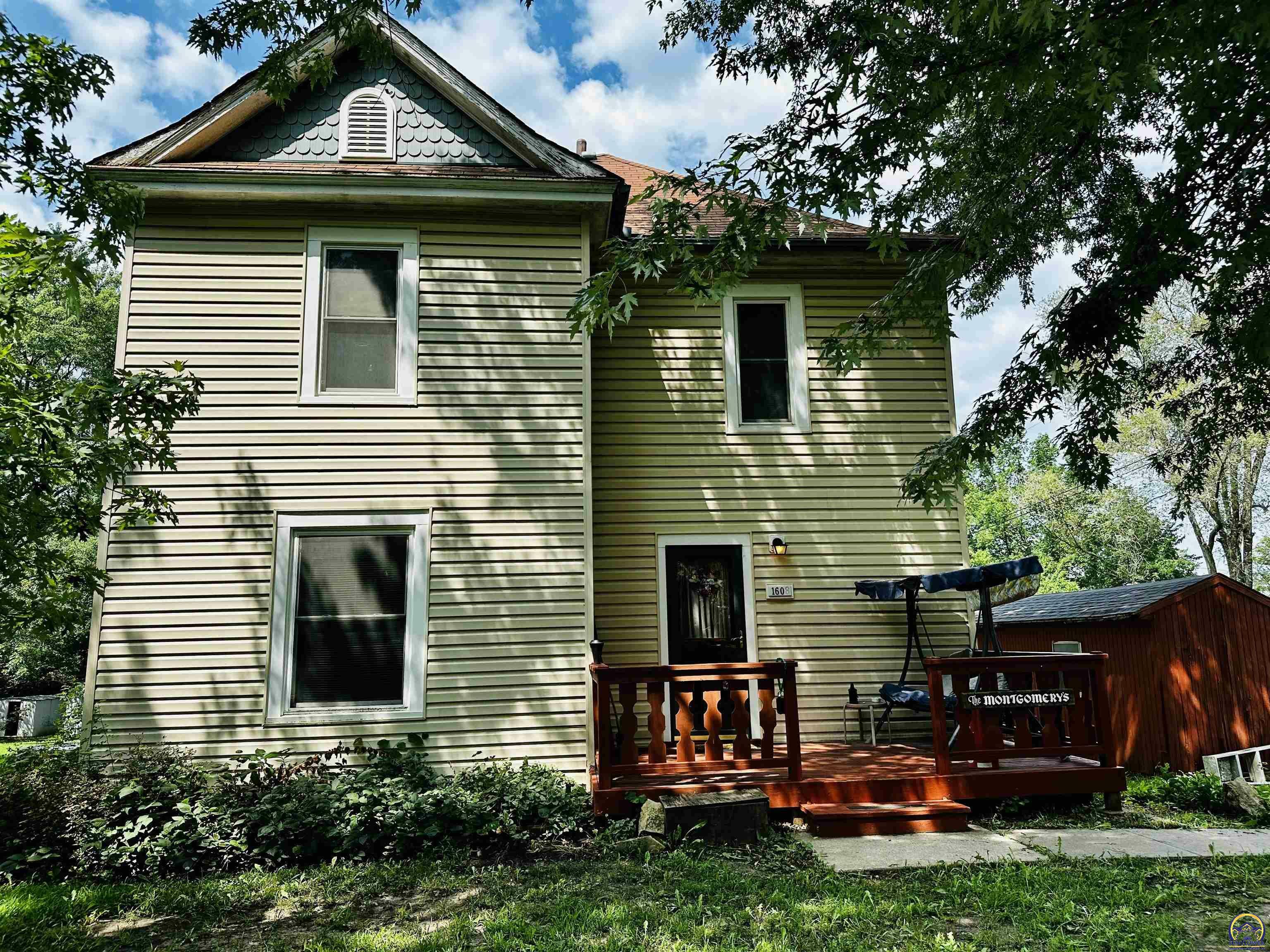 Property Photo:  1608 Willow St  KS 66088 