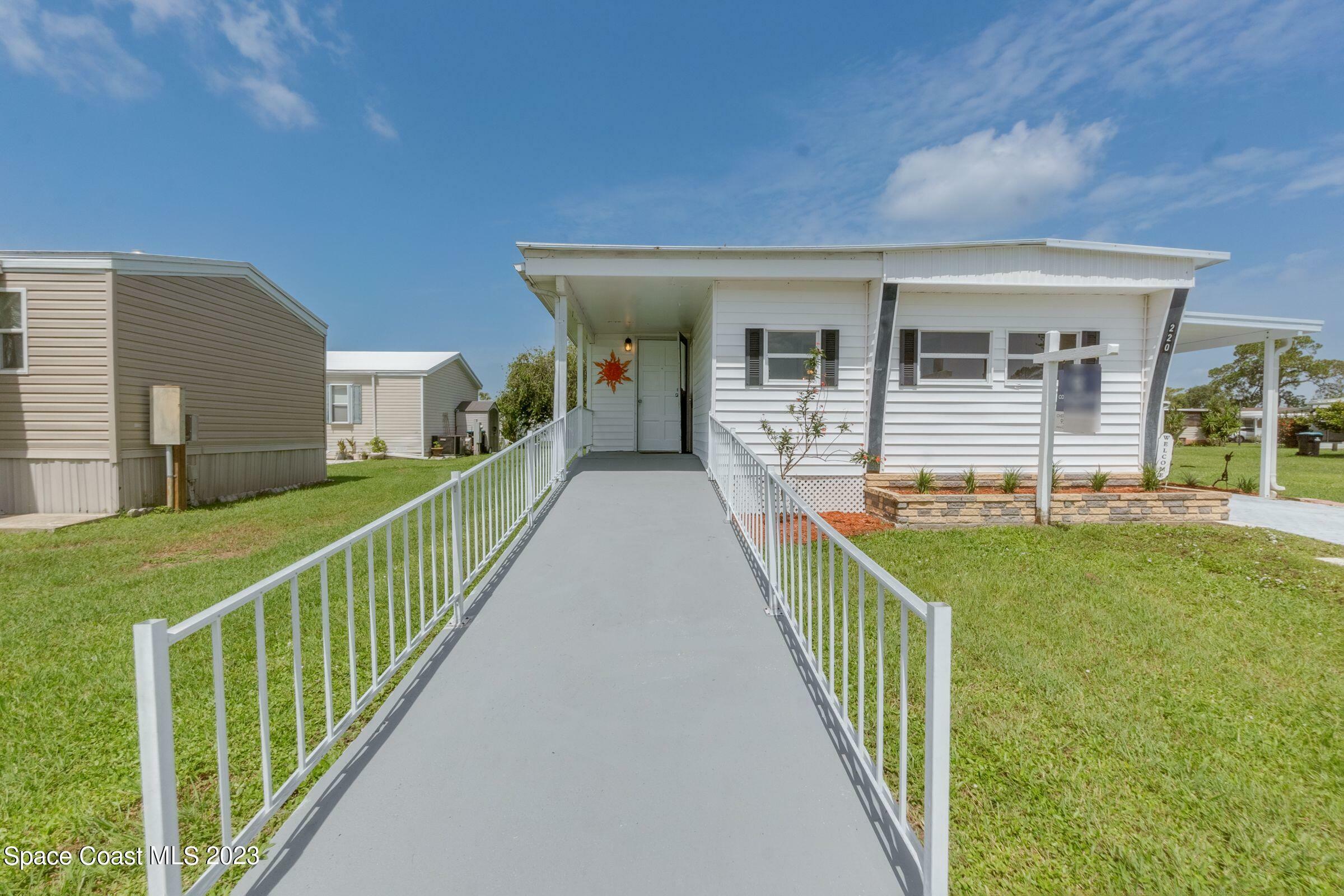 Property Photo:  220 Berry Court NE  FL 32907 