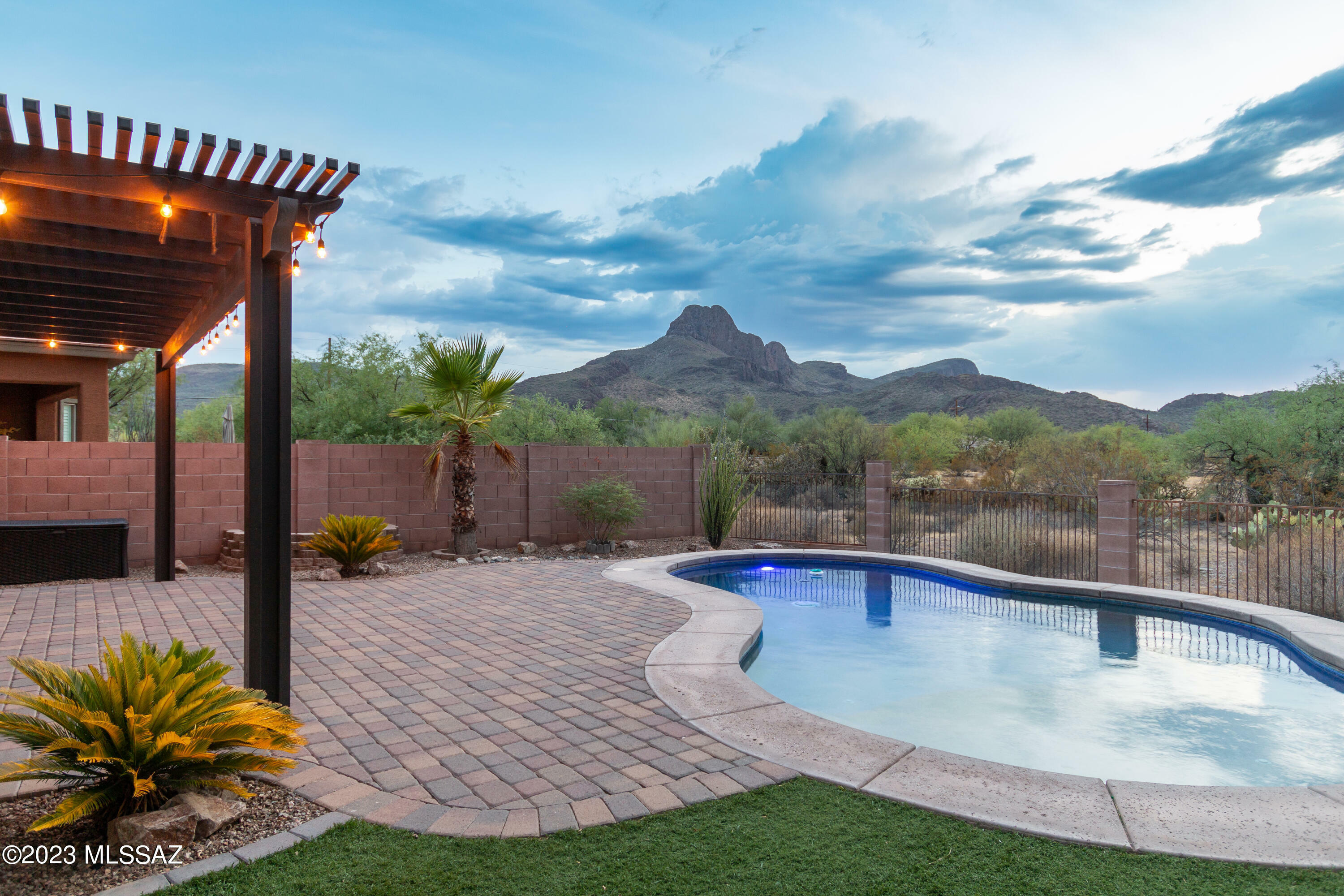 Property Photo:  8423 N Shadow Wash Way  AZ 85743 