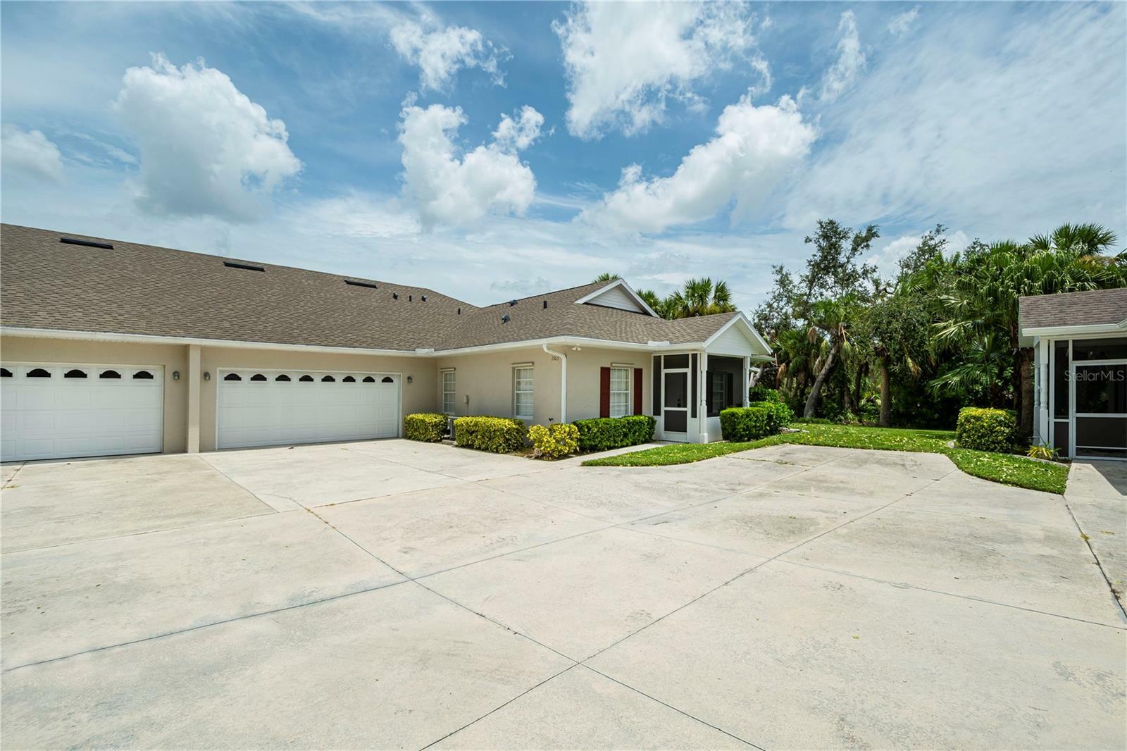 Property Photo:  1563 Red Oak Lane  FL 33948 