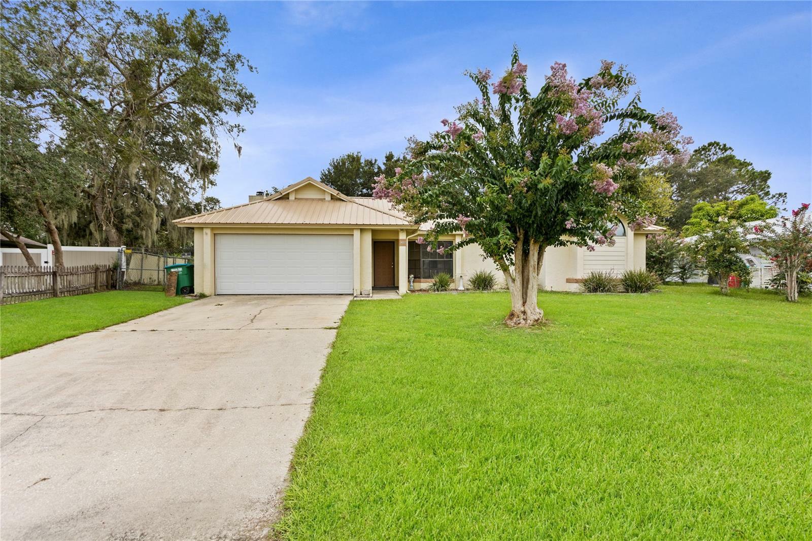 Property Photo: 2185 Vance Road FL 32738