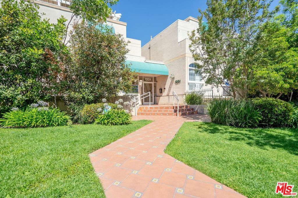 Property Photo:  1201 Viola Avenue 112  CA 91202 