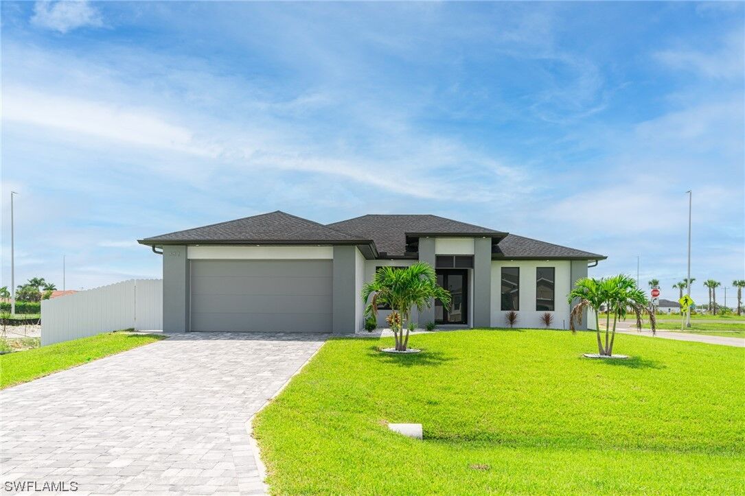 Property Photo: 332 SW 31st Place FL 33991