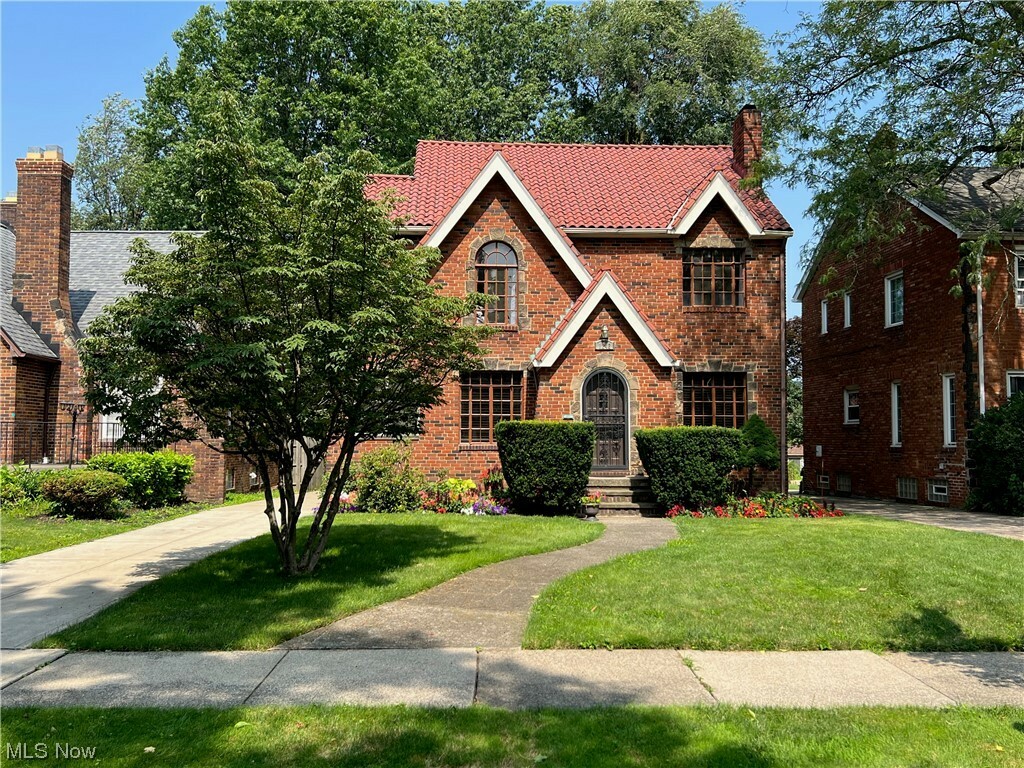 Property Photo: 1242 Castleton Road OH 44121