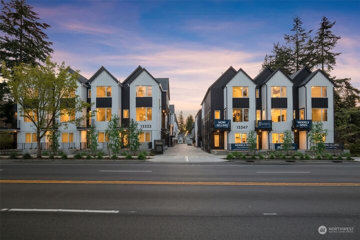 Property Photo: 13333 D Greenwood Avenue N WA 98133