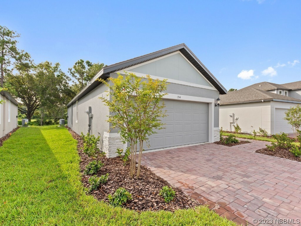 Property Photo:  194 Pitching Wedge Drive  FL 32124 