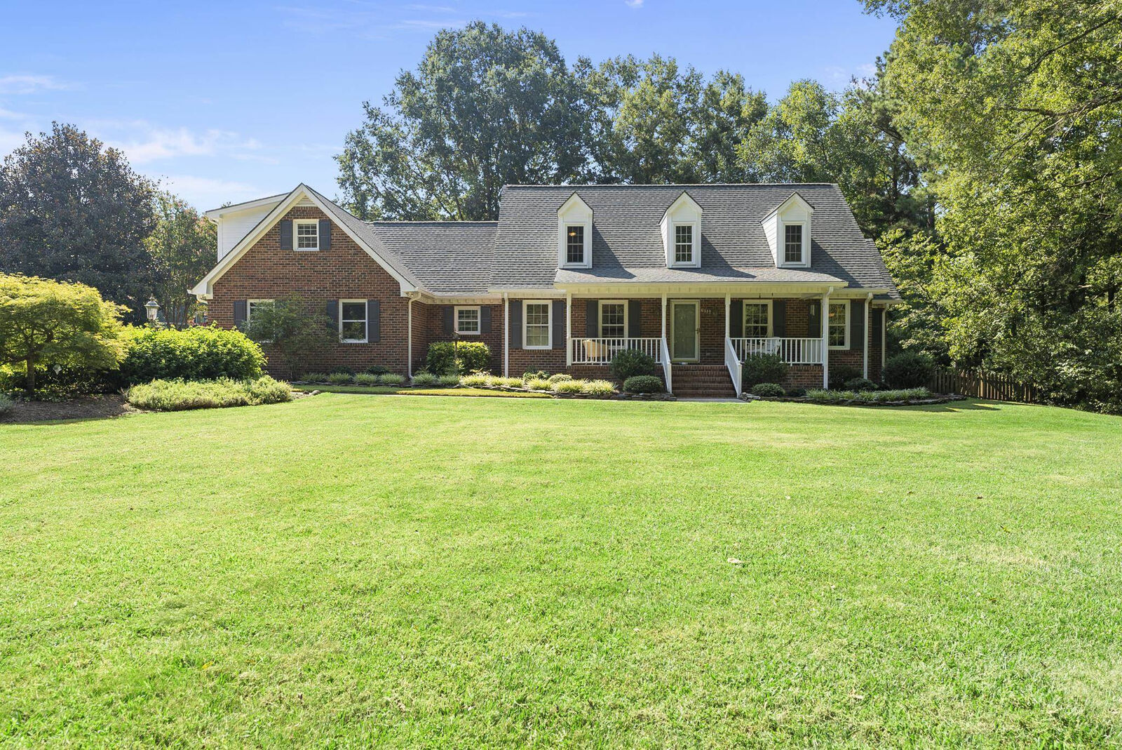 Property Photo: 6117 Oxfordshire Court NC 27606