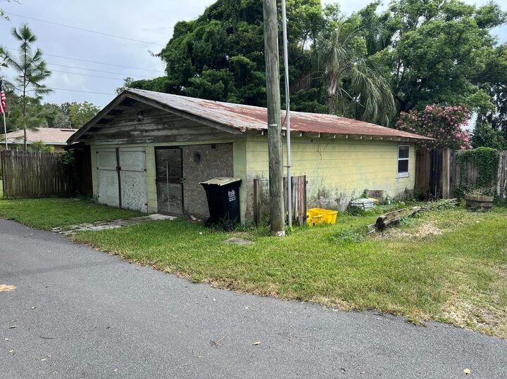 Property Photo:  932 Oak Lane  FL 33811 
