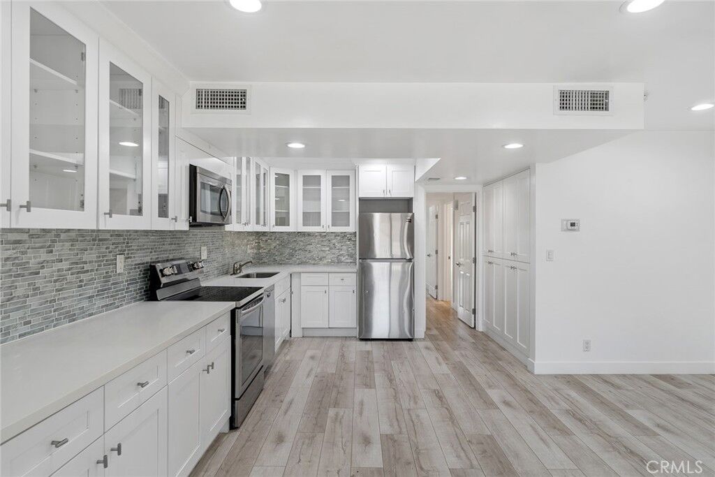 Property Photo:  23401 Park Sorrento 34  CA 91302 