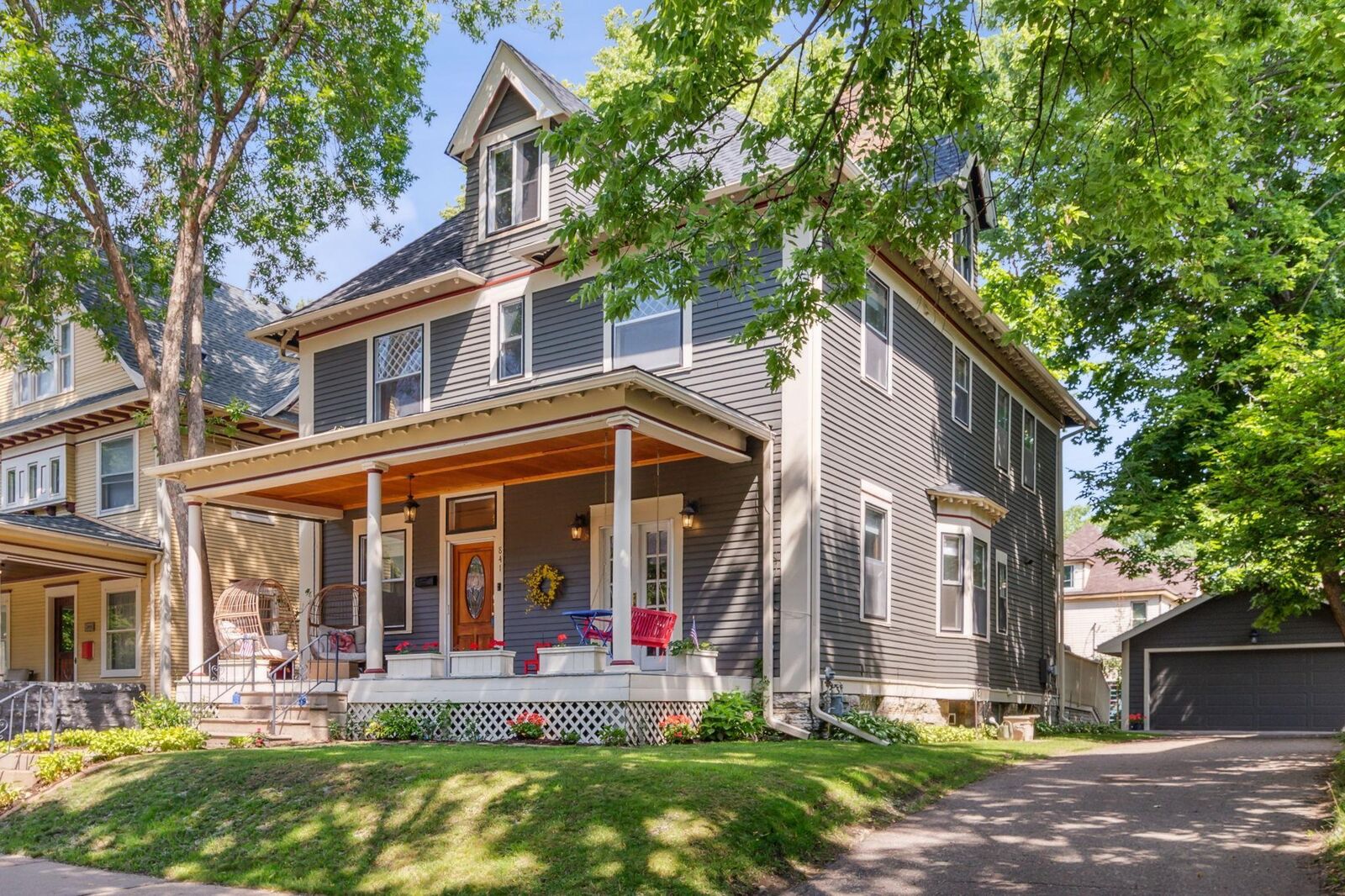 Property Photo:  841 Laurel Avenue  MN 55104 