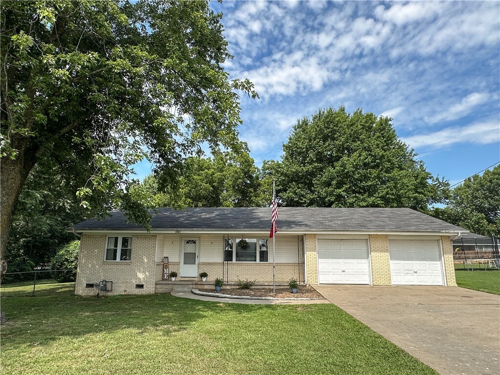 Property Photo:  1501 Central Avenue  AR 72744 