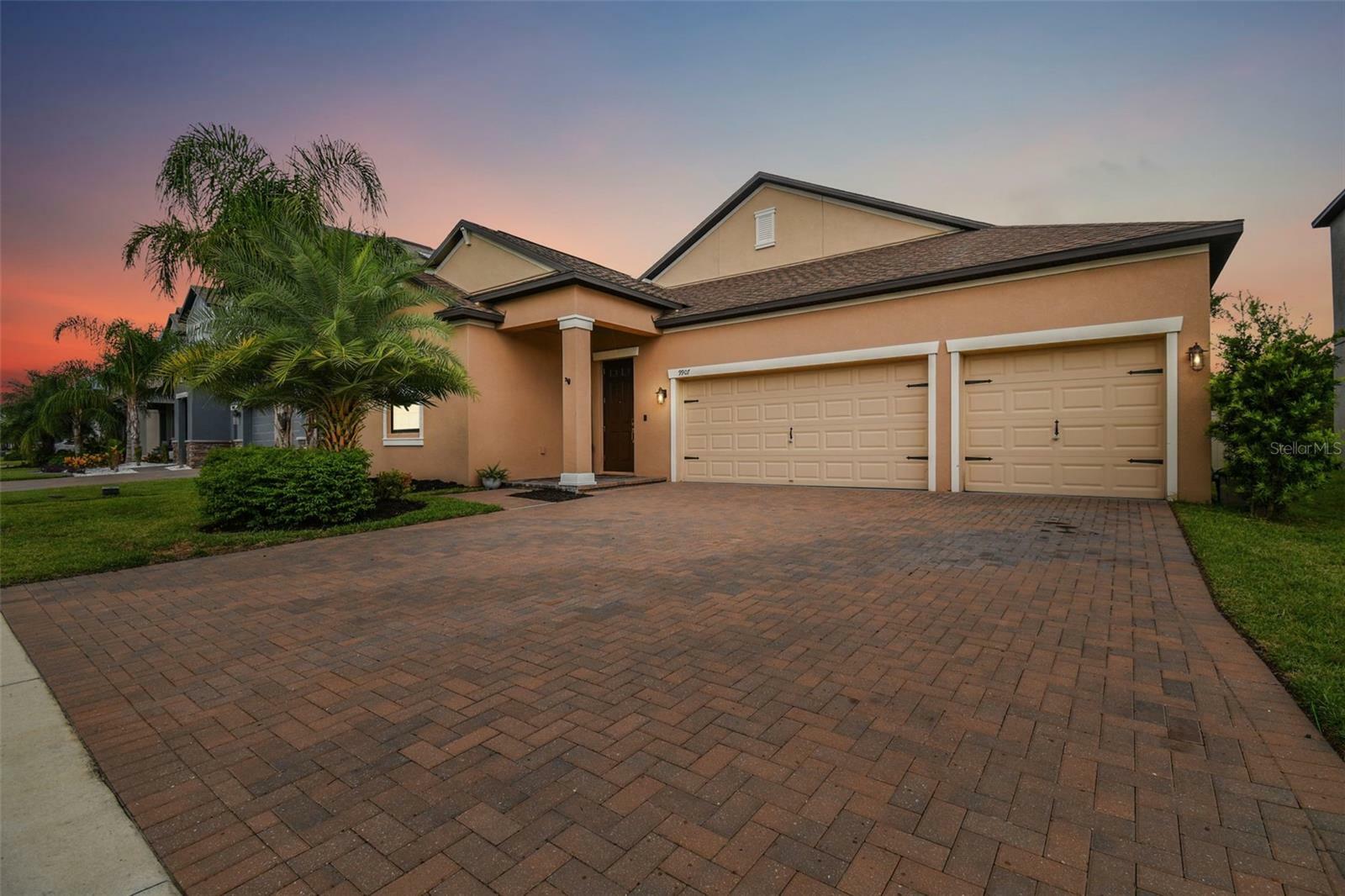 Property Photo:  9907 Sage Creek Drive  FL 33573 