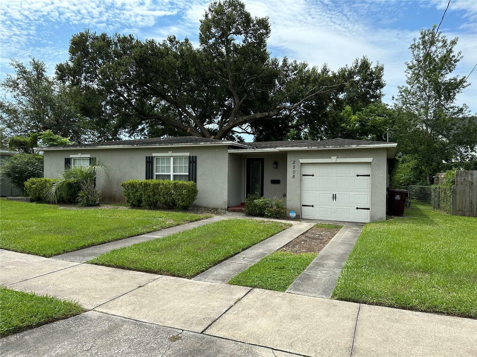 Property Photo:  2508 Betty Street  FL 32803 