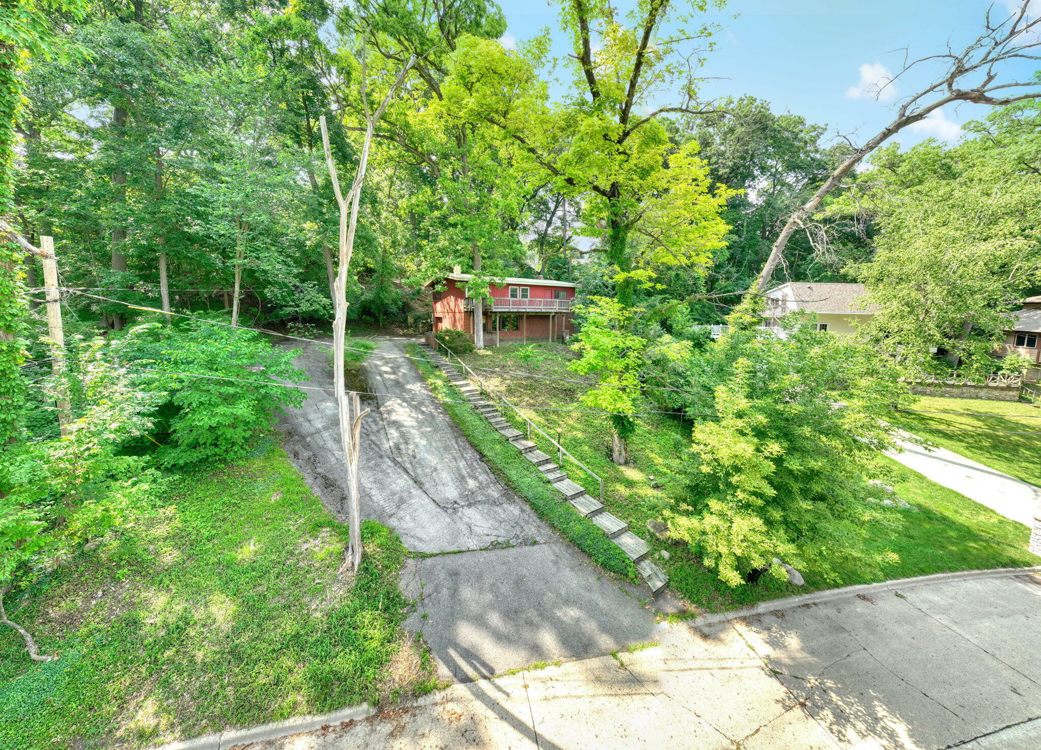 Property Photo:  2006 Parkwood Way  MI 49203 