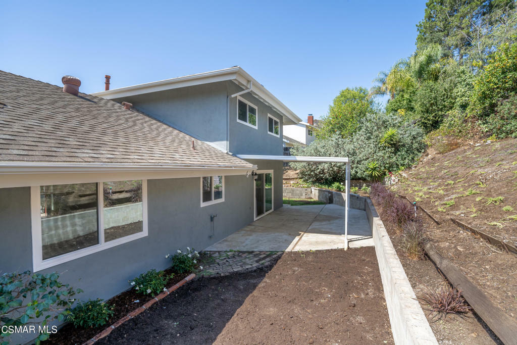 Property Photo:  3883 Crownhaven Court  CA 91320 