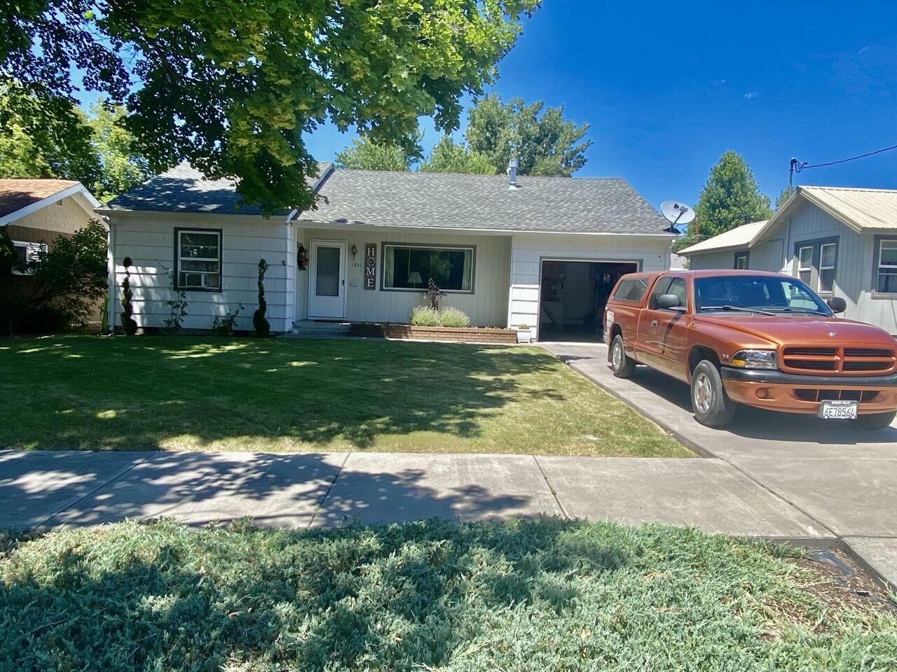 1851 Manzanita Street  Klamath Falls OR 97601 photo