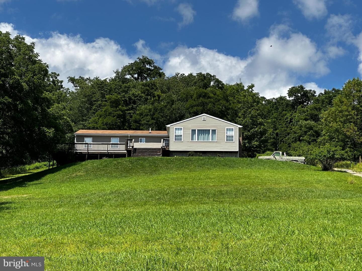 Property Photo: 211 Gloryridge Drive WV 26847