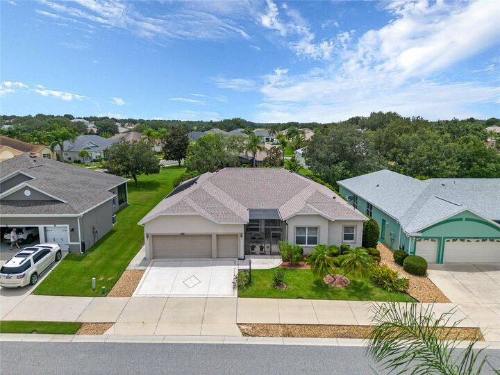 Property Photo:  25513 Laurel Valley Road  FL 34748 