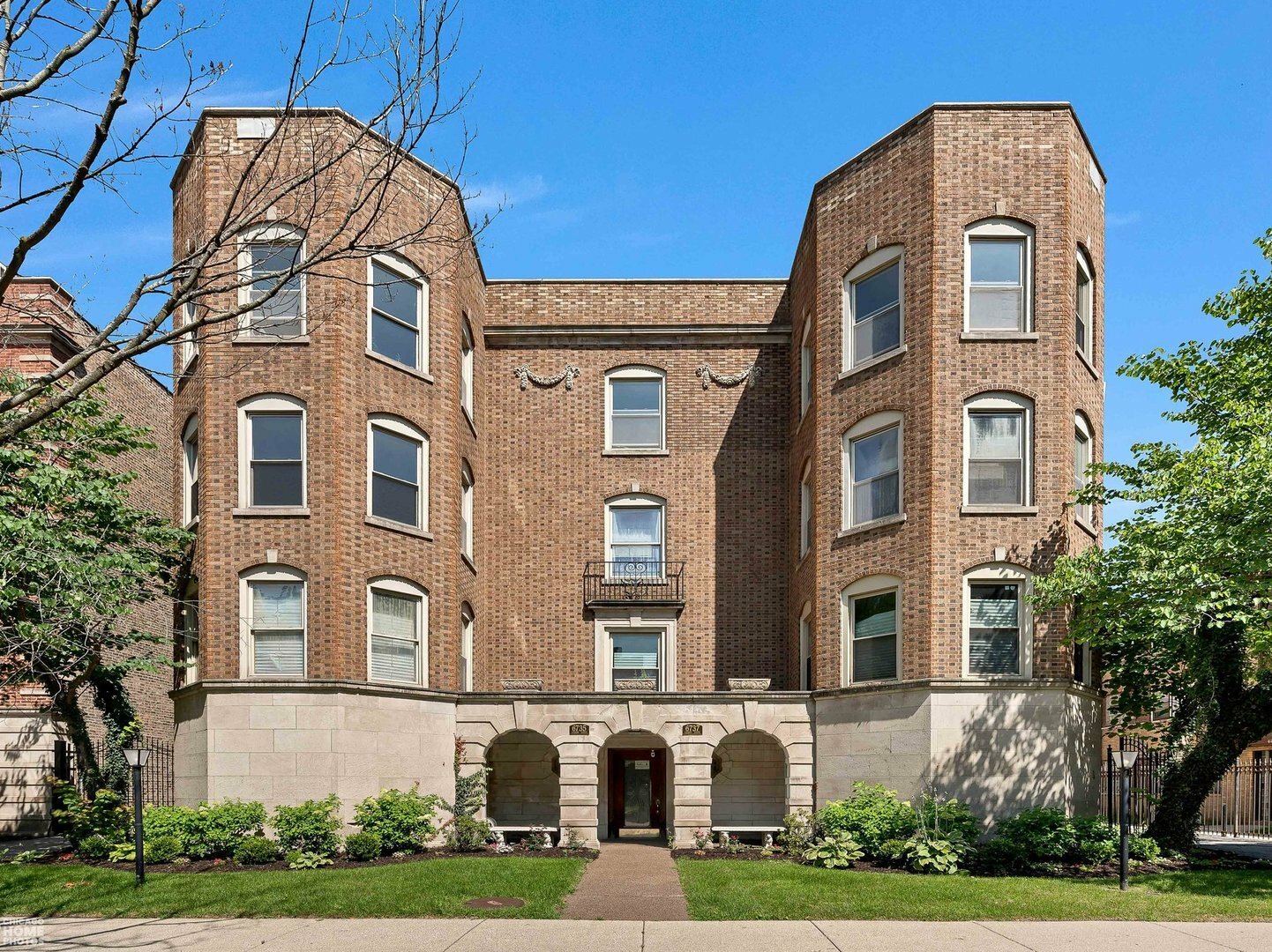 Property Photo: 6735 S Oglesby Avenue 2B IL 60649